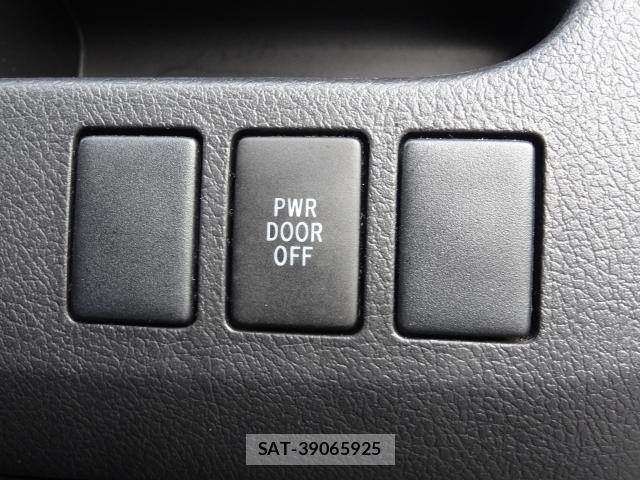 Toyota VOXY 2012-02 8054433-6