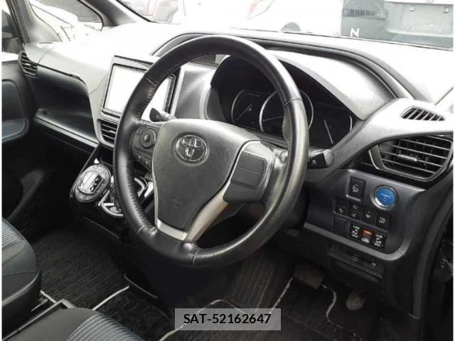 Toyota VOXY 2017-01 8054617-2