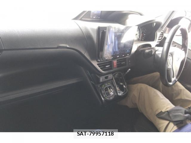 Toyota VOXY 2018-03 8054650-2