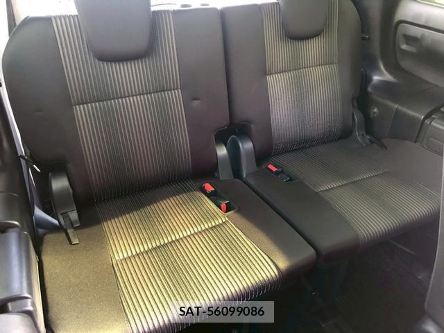 Toyota VOXY 2018-10 8054846-11