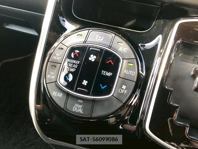 Toyota VOXY 2018-10 8054846-16