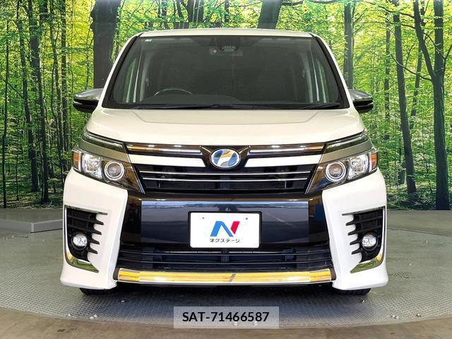 Toyota VOXY 2017-01 8054925-14