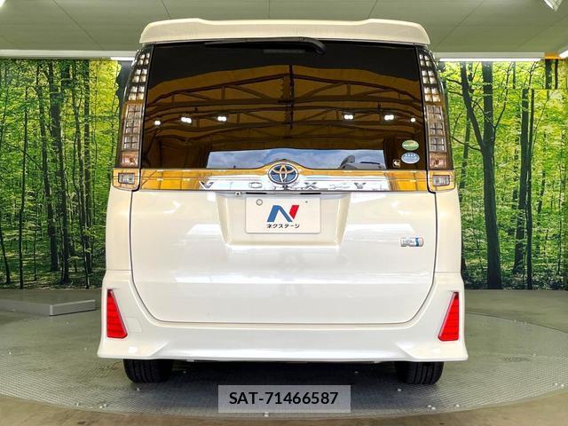 Toyota VOXY 2017-01 8054925-15