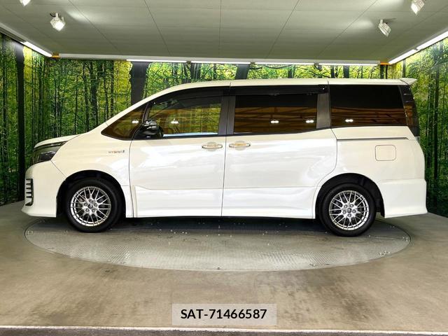 Toyota VOXY 2017-01 8054925-17