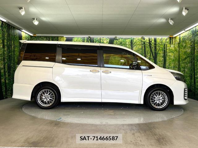 Toyota VOXY 2017-01 8054925-18