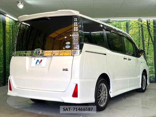 Toyota VOXY 2017-01 8054925-19