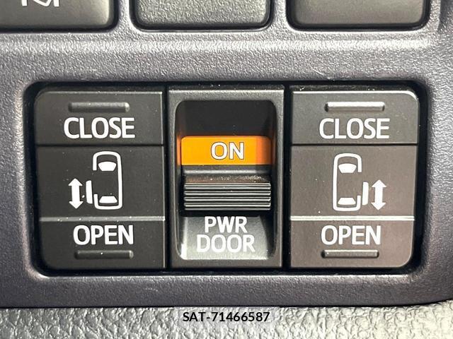 Toyota VOXY 2017-01 8054925-5