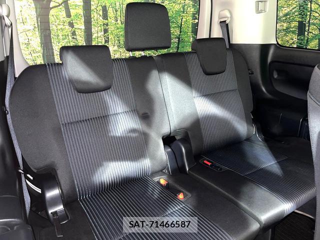 Toyota VOXY 2017-01 8054925-9