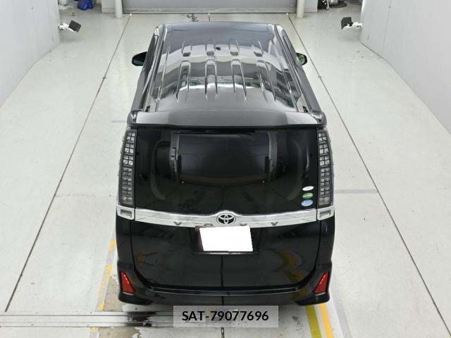Toyota VOXY 2017-07 8055121-11