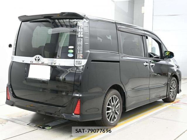 Toyota VOXY 2017-07 8055121-2