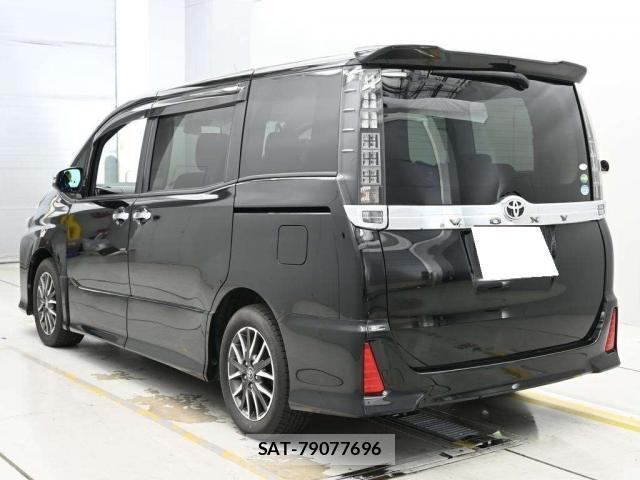 Toyota VOXY 2017-07 8055121-3