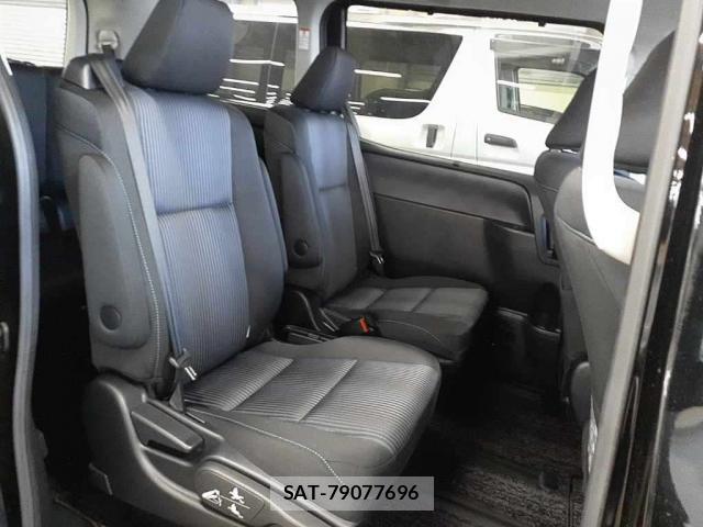 Toyota VOXY 2017-07 8055121-7