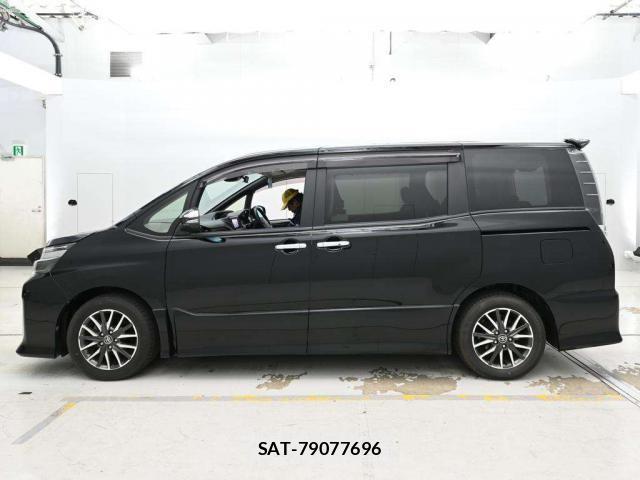 Toyota VOXY 2017-07 8055121-9