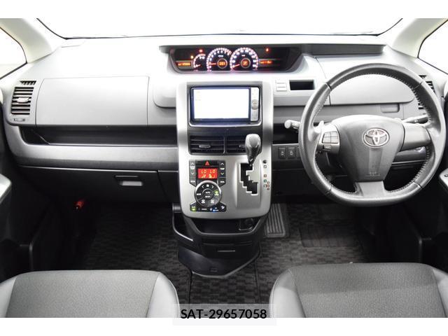 Toyota VOXY 2013-02 8055353-10