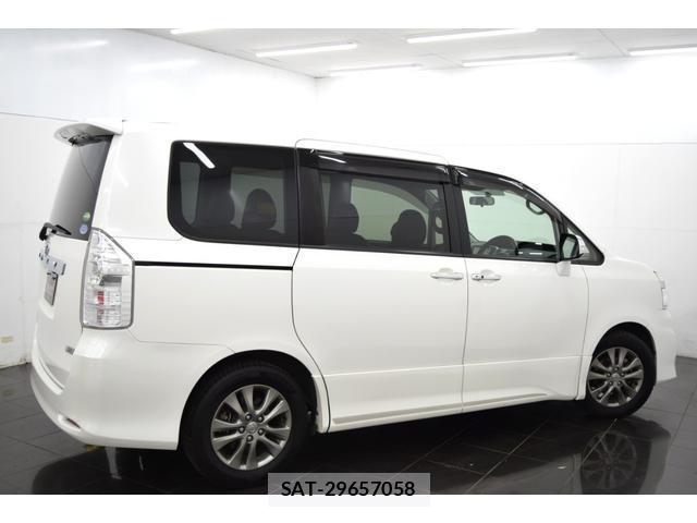 Toyota VOXY 2013-02 8055353-8