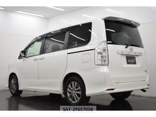 Toyota VOXY 2013-02 8055353-9