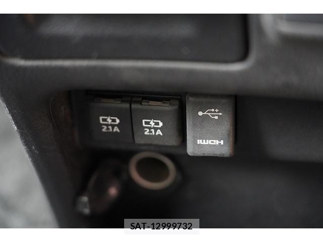 Toyota VOXY 2018-05 8055457-10