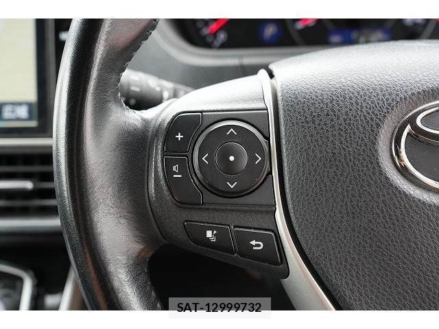 Toyota VOXY 2018-05 8055457-14