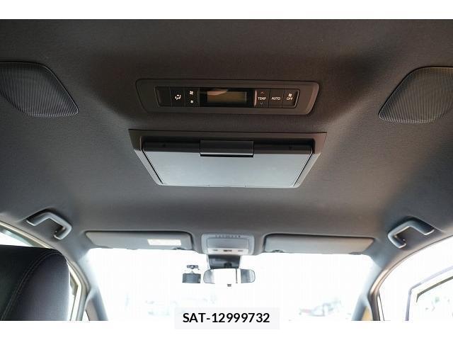 Toyota VOXY 2018-05 8055457-16