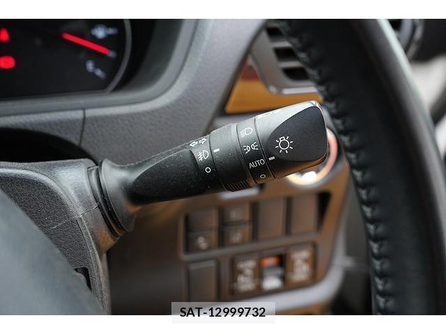 Toyota VOXY 2018-05 8055457-17