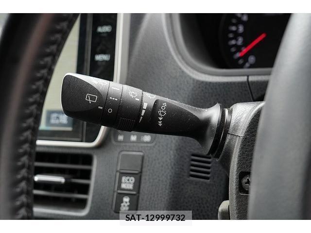 Toyota VOXY 2018-05 8055457-19