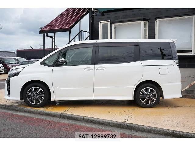 Toyota VOXY 2018-05 8055457-2