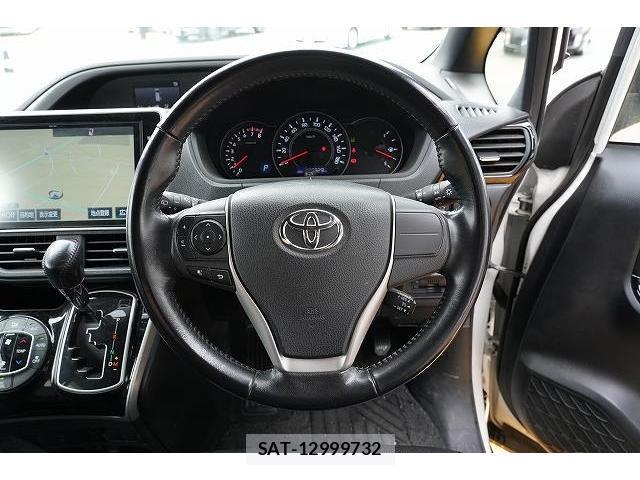 Toyota VOXY 2018-05 8055457-4