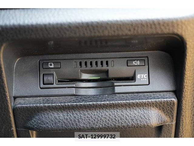Toyota VOXY 2018-05 8055457-9