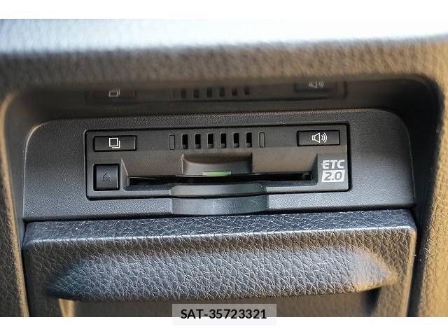 Toyota VOXY 2019-08 8055462-10