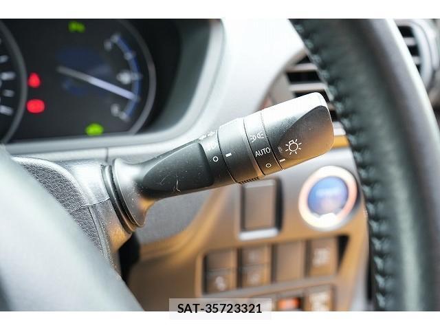Toyota VOXY 2019-08 8055462-11