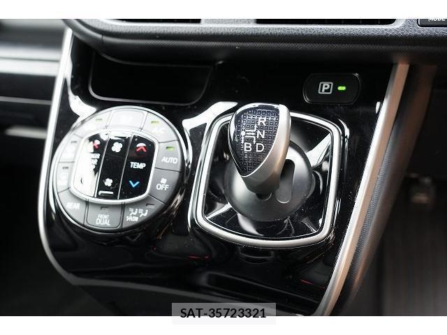 Toyota VOXY 2019-08 8055462-12