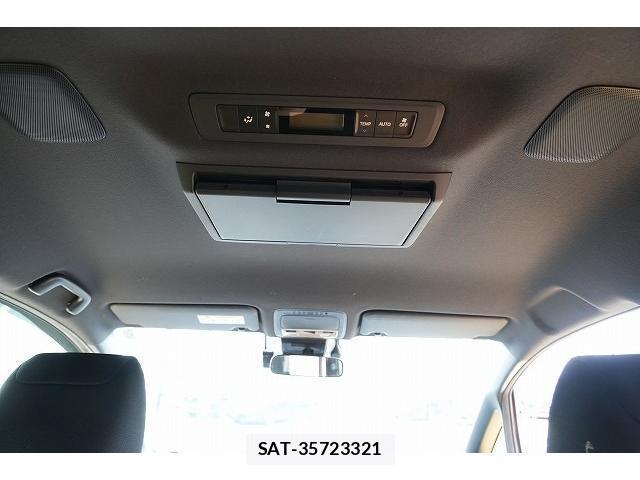 Toyota VOXY 2019-08 8055462-18