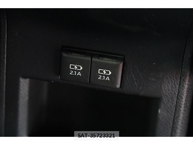 Toyota VOXY 2019-08 8055462-19