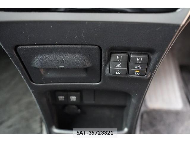 Toyota VOXY 2019-08 8055462-4