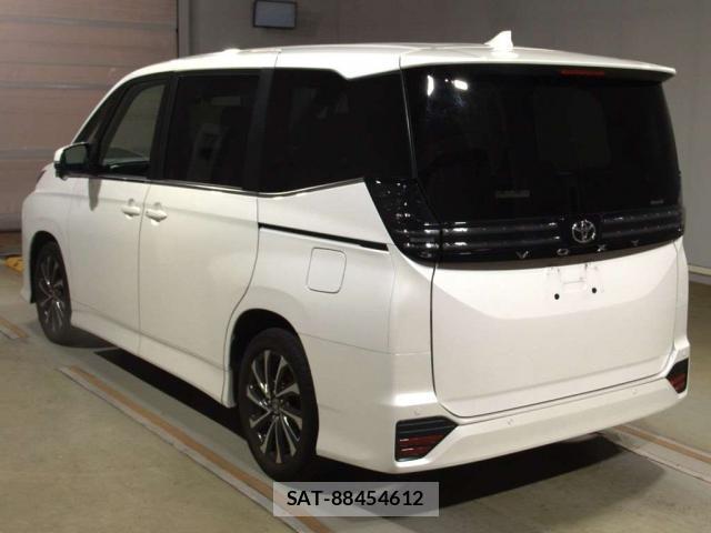 Toyota VOXY 2023-05 8055563-1