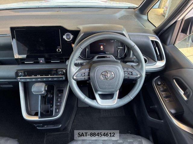 Toyota VOXY 2023-05 8055563-2