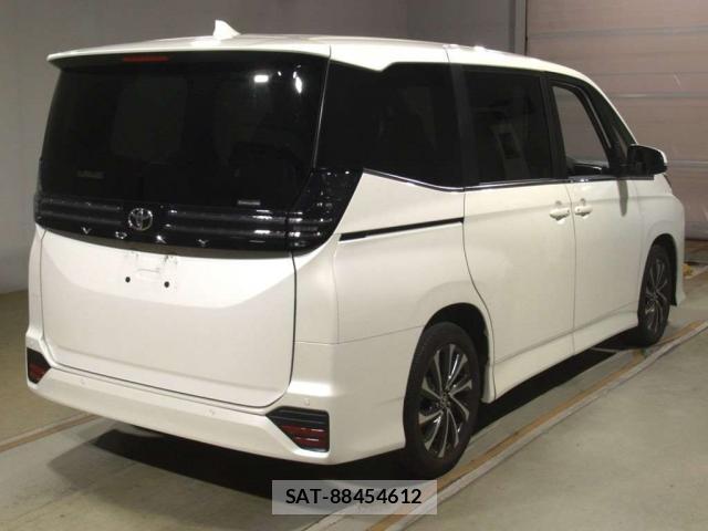 Toyota VOXY 2023-05 8055563-4