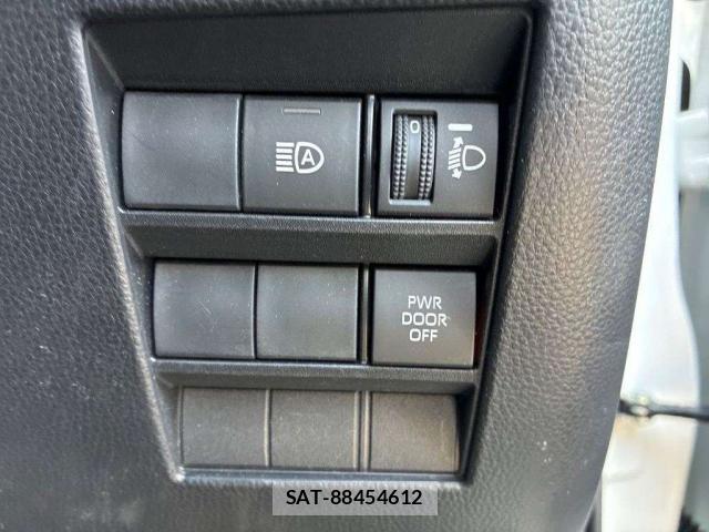 Toyota VOXY 2023-05 8055563-9