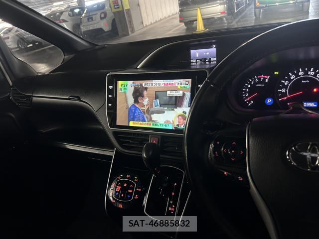 Toyota VOXY 2021-04 8055640-12