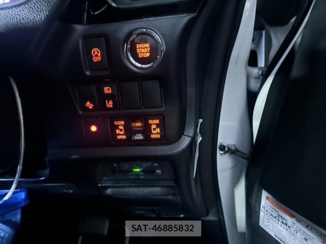 Toyota VOXY 2021-04 8055640-13