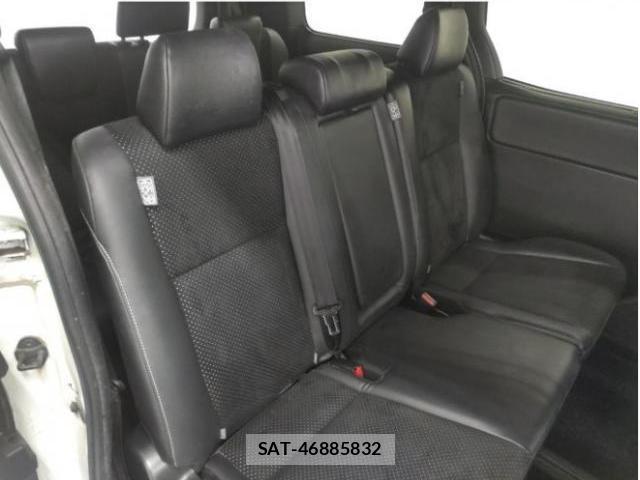 Toyota VOXY 2021-04 8055640-5