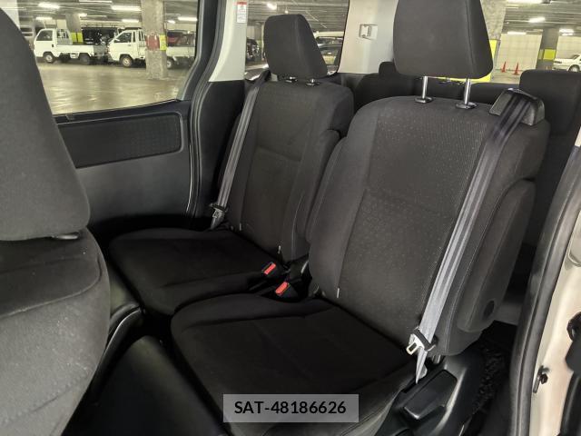 Toyota VOXY 2016-07 8055654-11