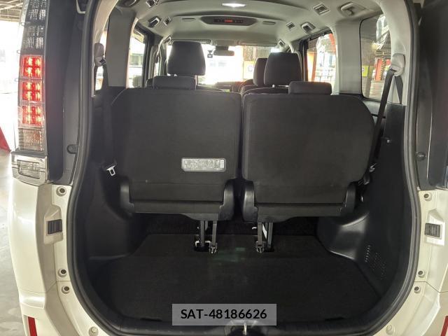 Toyota VOXY 2016-07 8055654-18