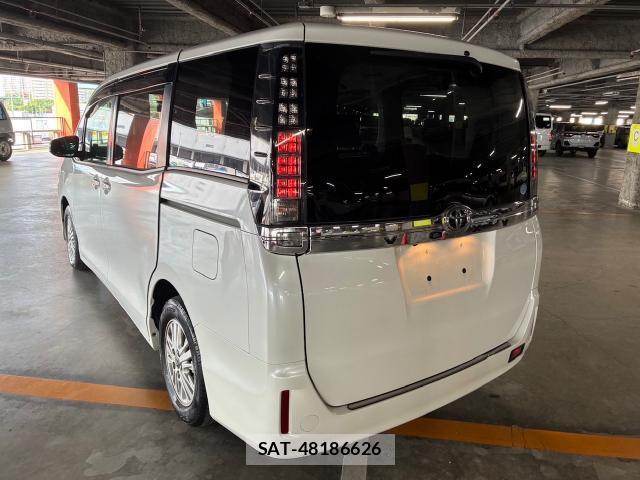 Toyota VOXY 2016-07 8055654-9