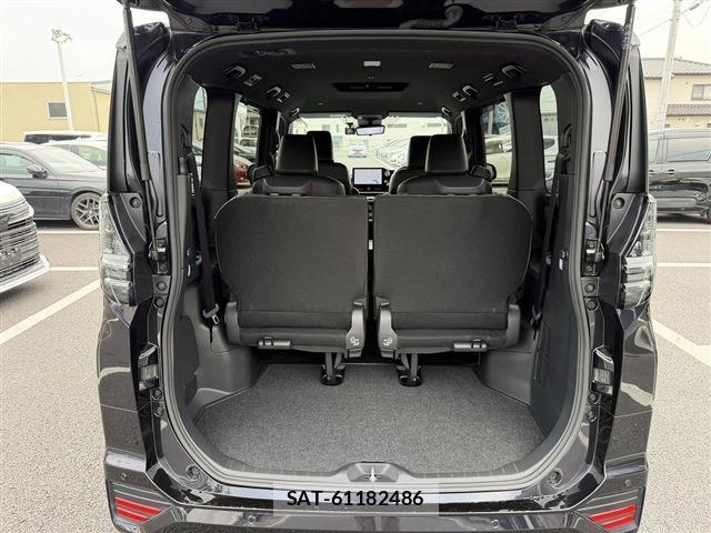 Toyota VOXY 2022-11 8055662-17