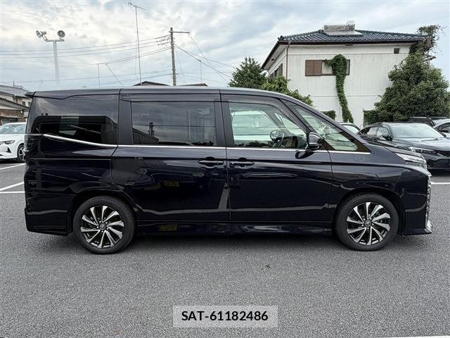 Toyota VOXY 2022-11 8055662-8
