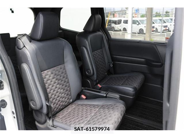 Toyota VOXY 2023-04 8055665-15