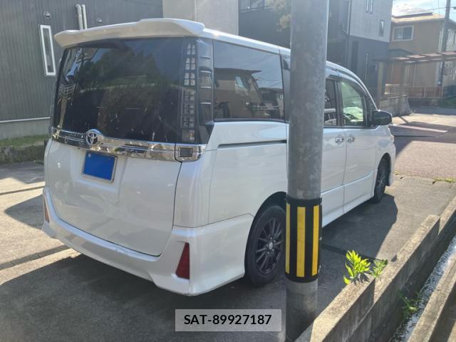 Toyota VOXY 2015-08 8055675-12