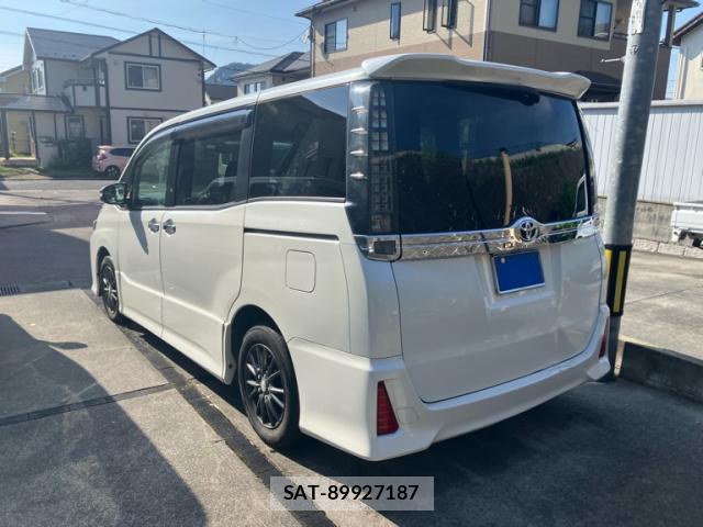 Toyota VOXY 2015-08 8055675-13