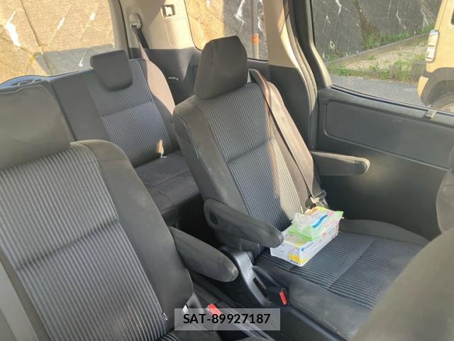 Toyota VOXY 2015-08 8055675-14
